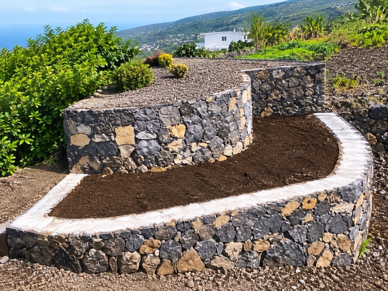 Muros de piedra y acondicionamiento del terreno en La Palma